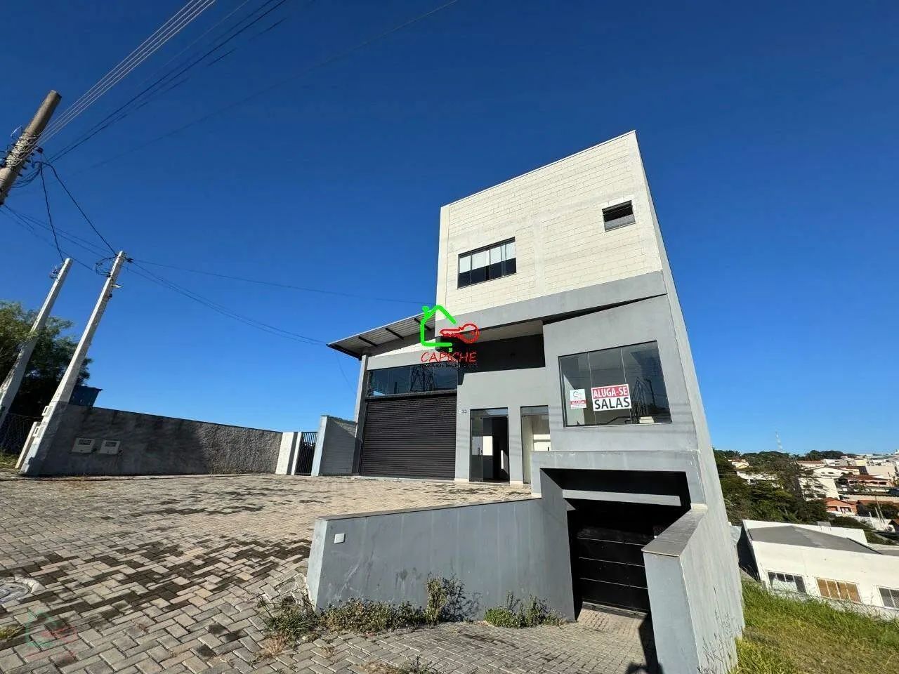 Aluguel de Sala Comercial de 38m² com 1 Vaga de Garagem no Centro de Vinhedo-SP