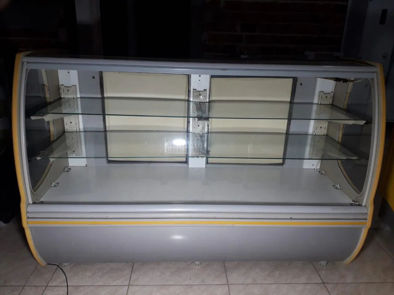 Vitrine de padaria duas quentes e duas secass - Foto 3