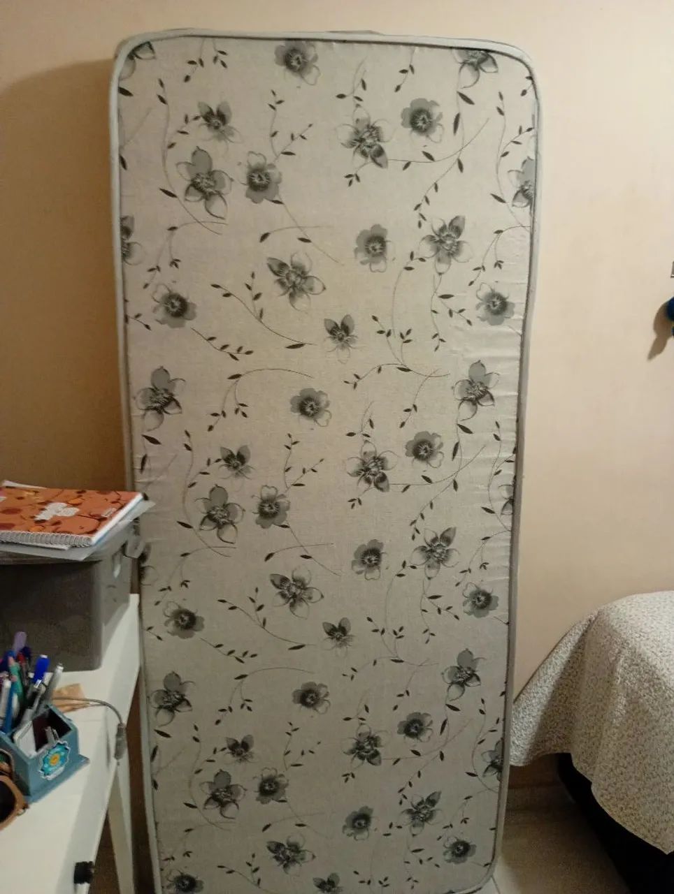 Vendo colchão solteiro 