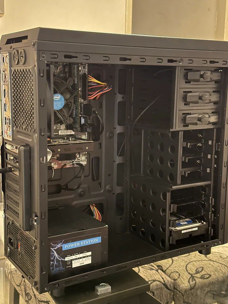 Vende-SE PC Gamer404871446088263681