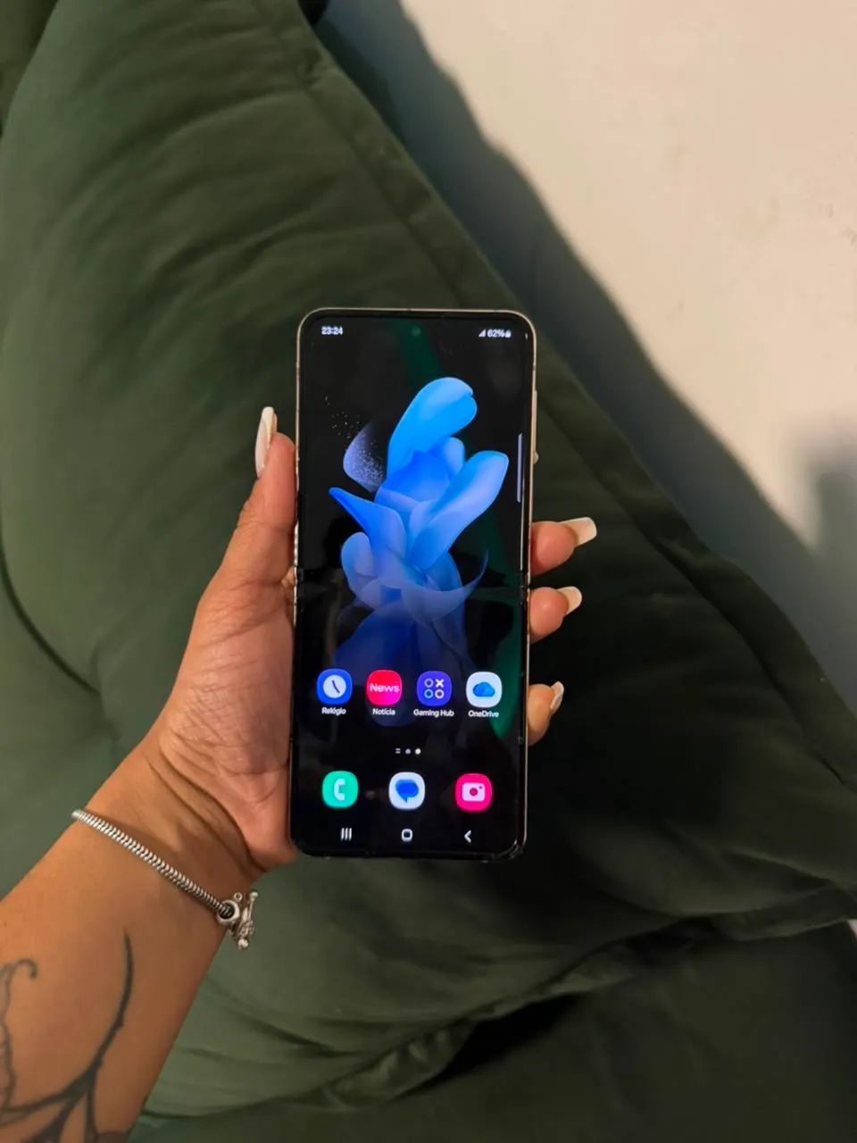 Galaxy Z Flip4 - Foto 3