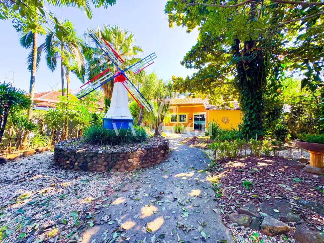 Prédio Comercial no Centro de Holambra