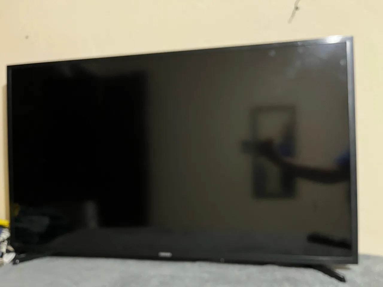 TV Samsung de 43 polegadas, com defeito na led 