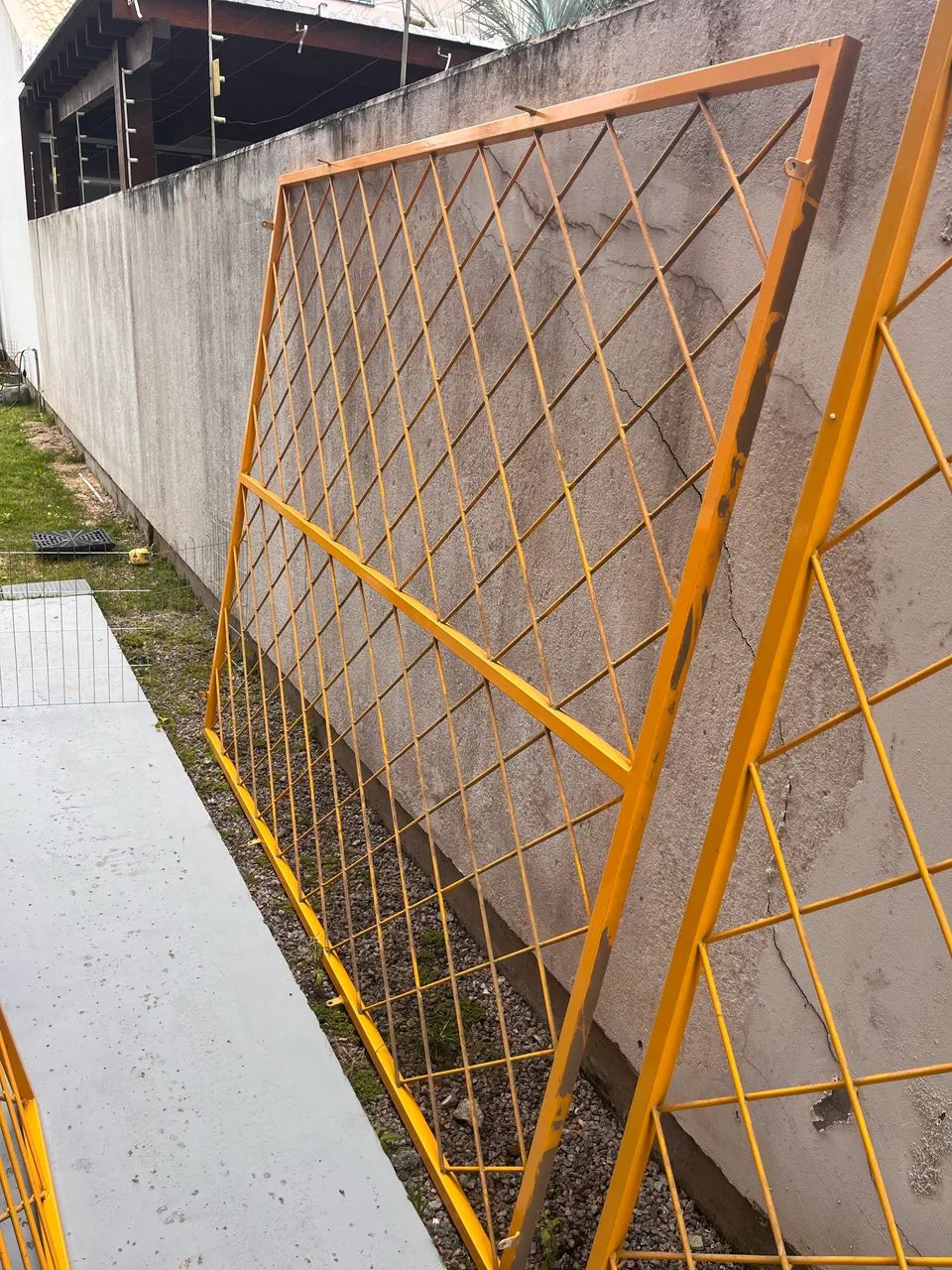 Grade Modelo Xadrez com Porta