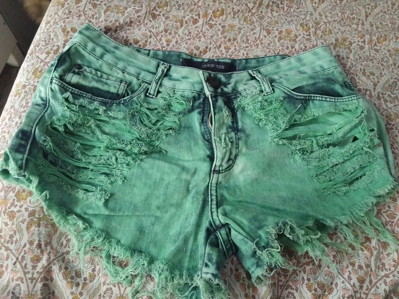  VENDO SHORT SHOP 126 VERDE.Tem conversa