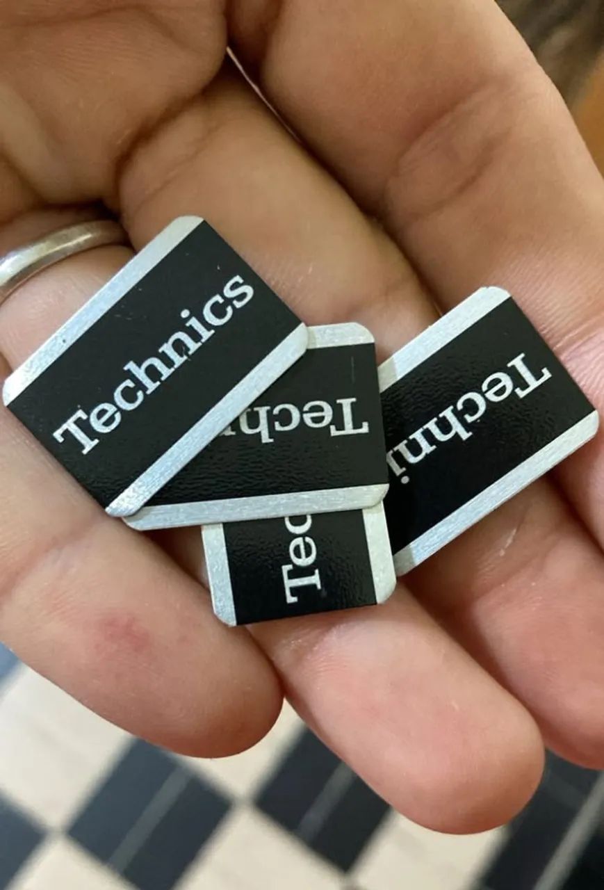 Plaquinha de alumínio Technics - Equipamentos e Acessórios de Som