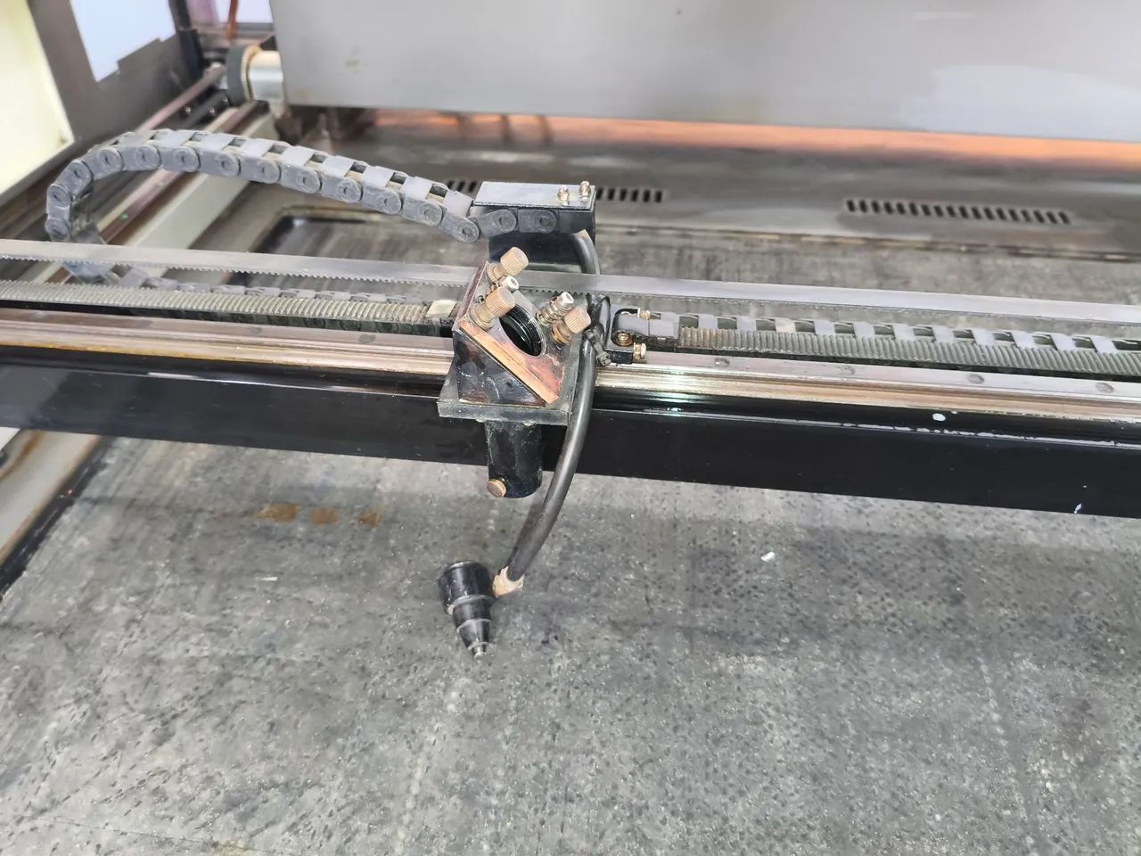 Técnico de máquina laser CO2.  - Foto 4