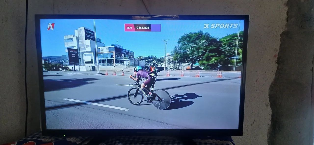 Vendo essa TV smart panasonic 32 polegadas funciona tudo perfeitamente  - Foto 4