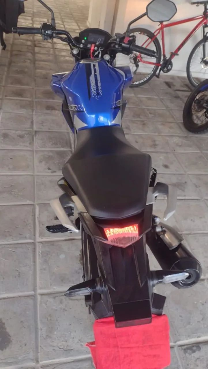 Vendo moto único dono.