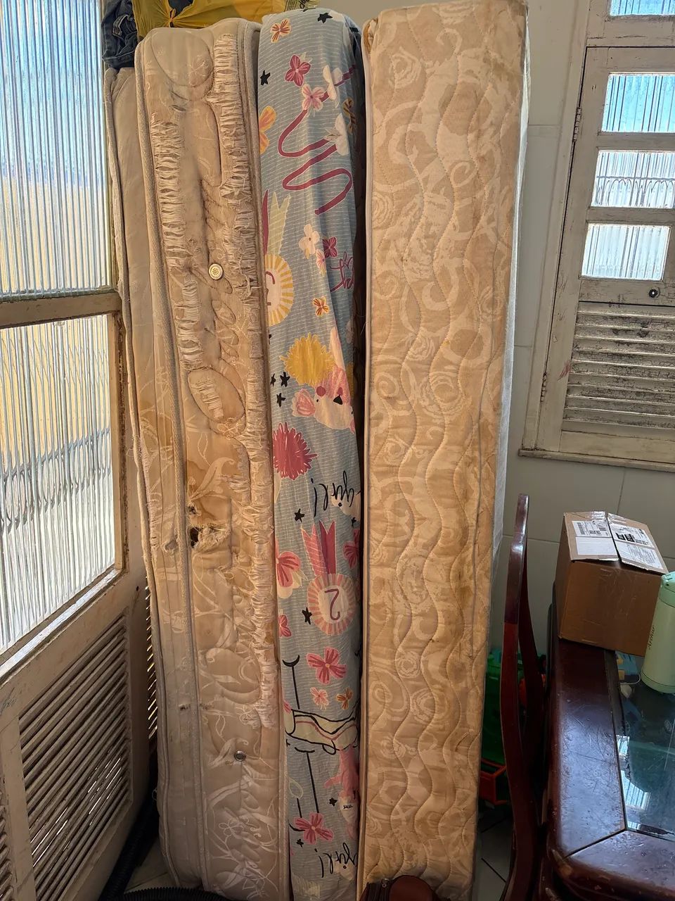 Cama box solteiro com colchão de molas ensacadas Ortobom 