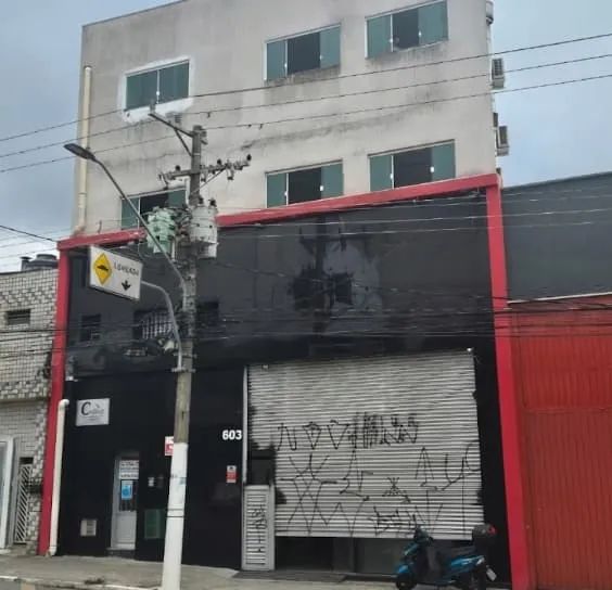 Prédio comercial na Avenida Coca, 603  300 m²