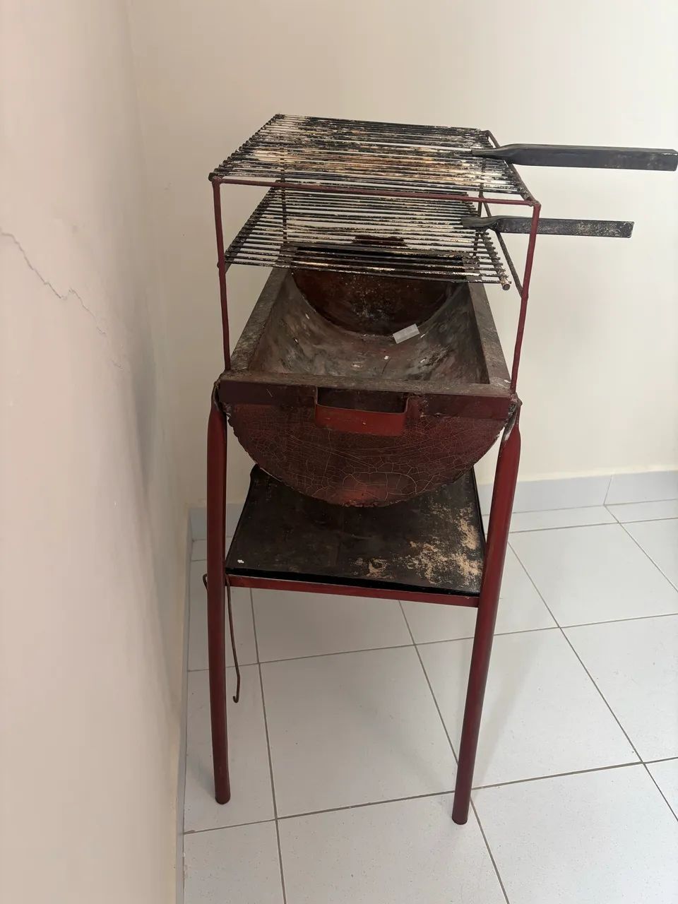 Vendo Churrasqueira com duas grelhas - Foto 2