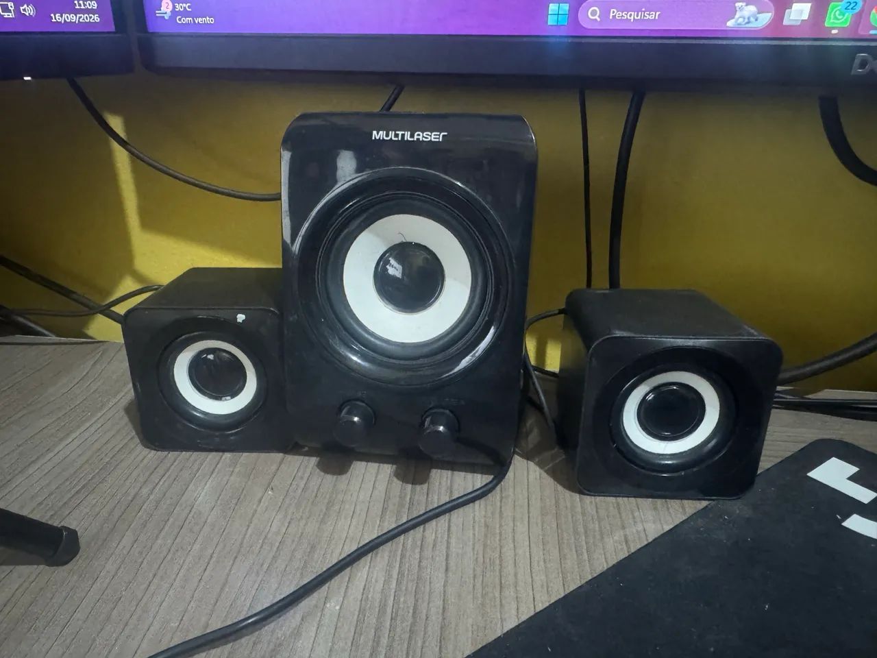 Caixa de som com subwofer multilaser com defeito