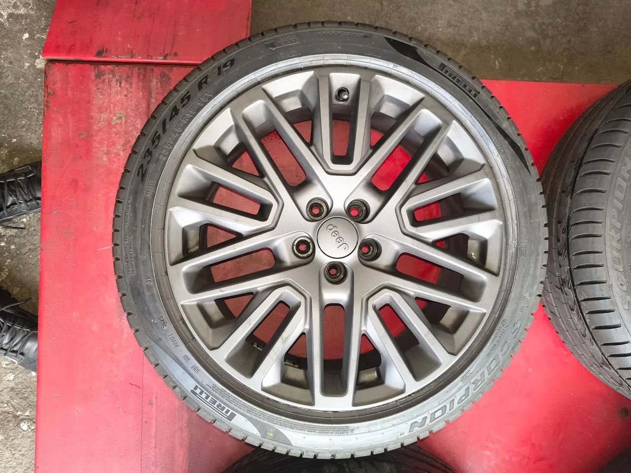Roda Aro 19 Compass S com Pneus Pirelli Scorpion