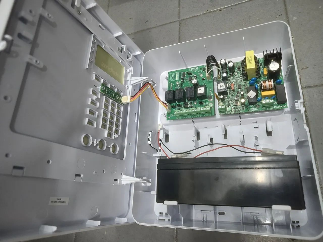 Fonte auxiliar Intelbras FBA 520 com baterias (nova) - Foto 3