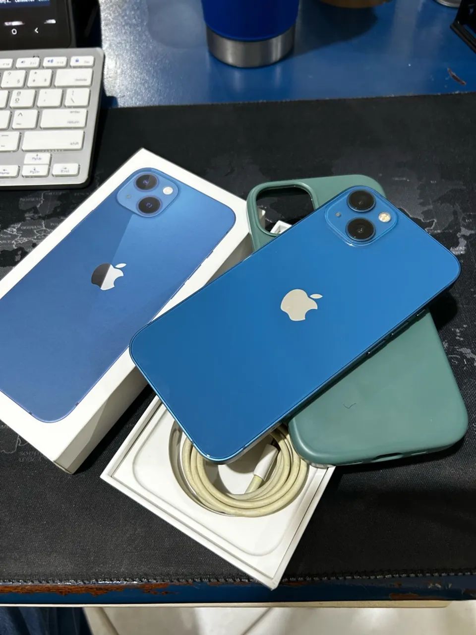 Oportunidade, iPhone 13 azul, super conservado.