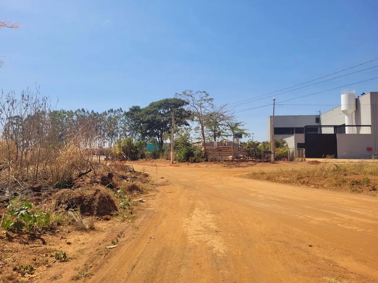 Área 1 quadra atrás da Br-153, bom para Galpão. - Foto 2