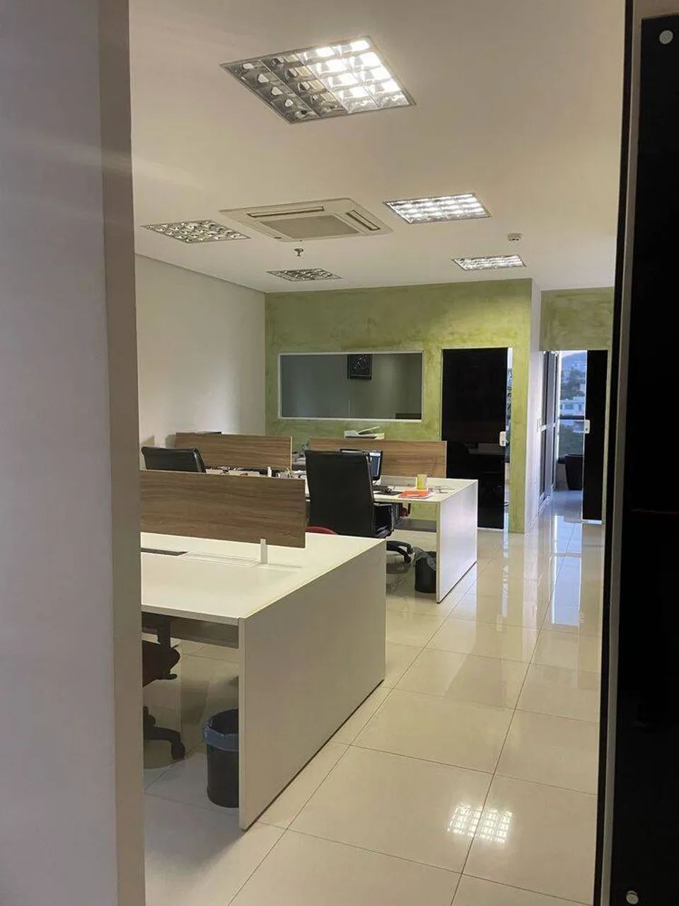 Sala mobiliada no Alpha Square 85m² para locação - Foto 4