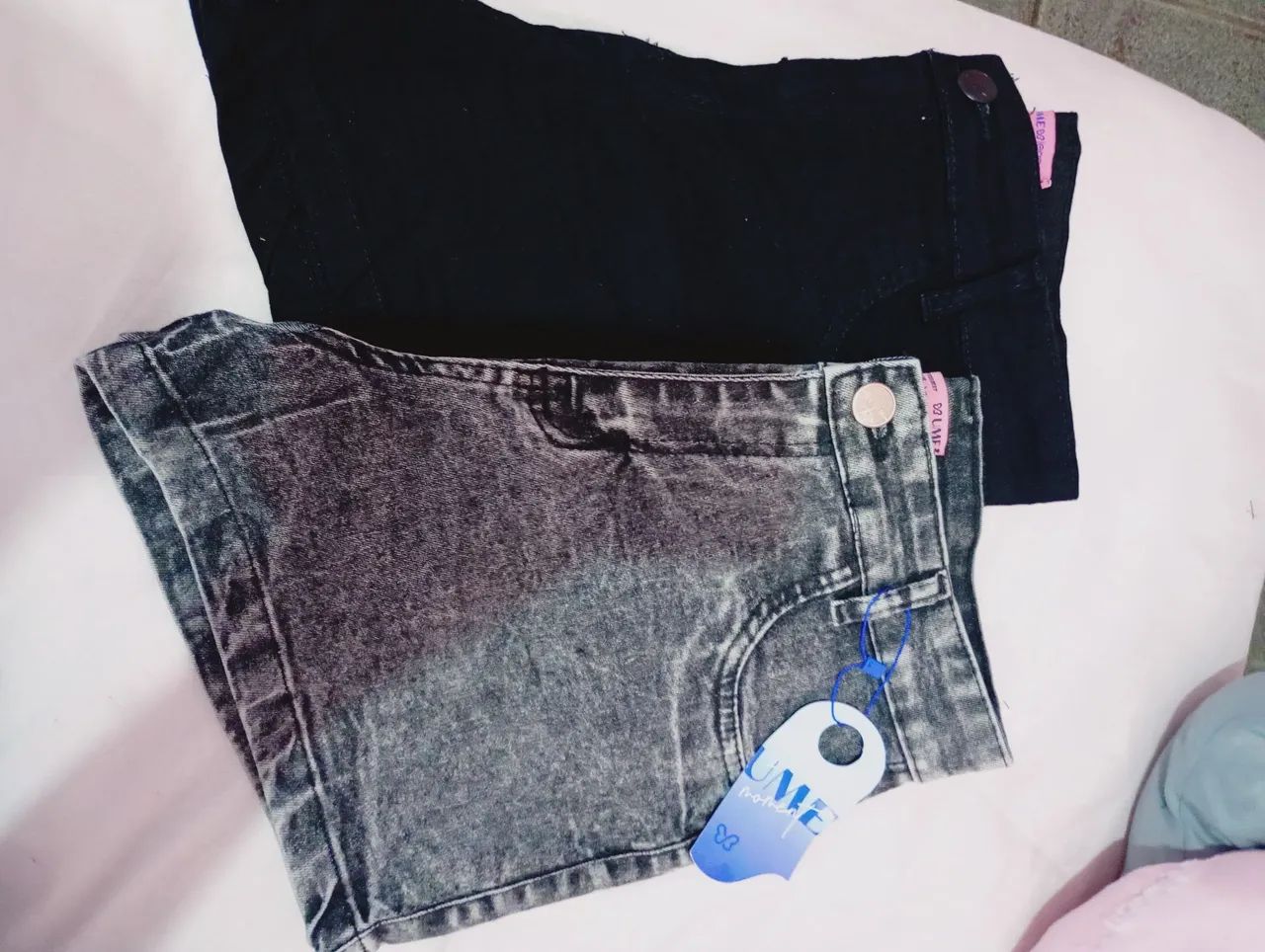4 Shorts  