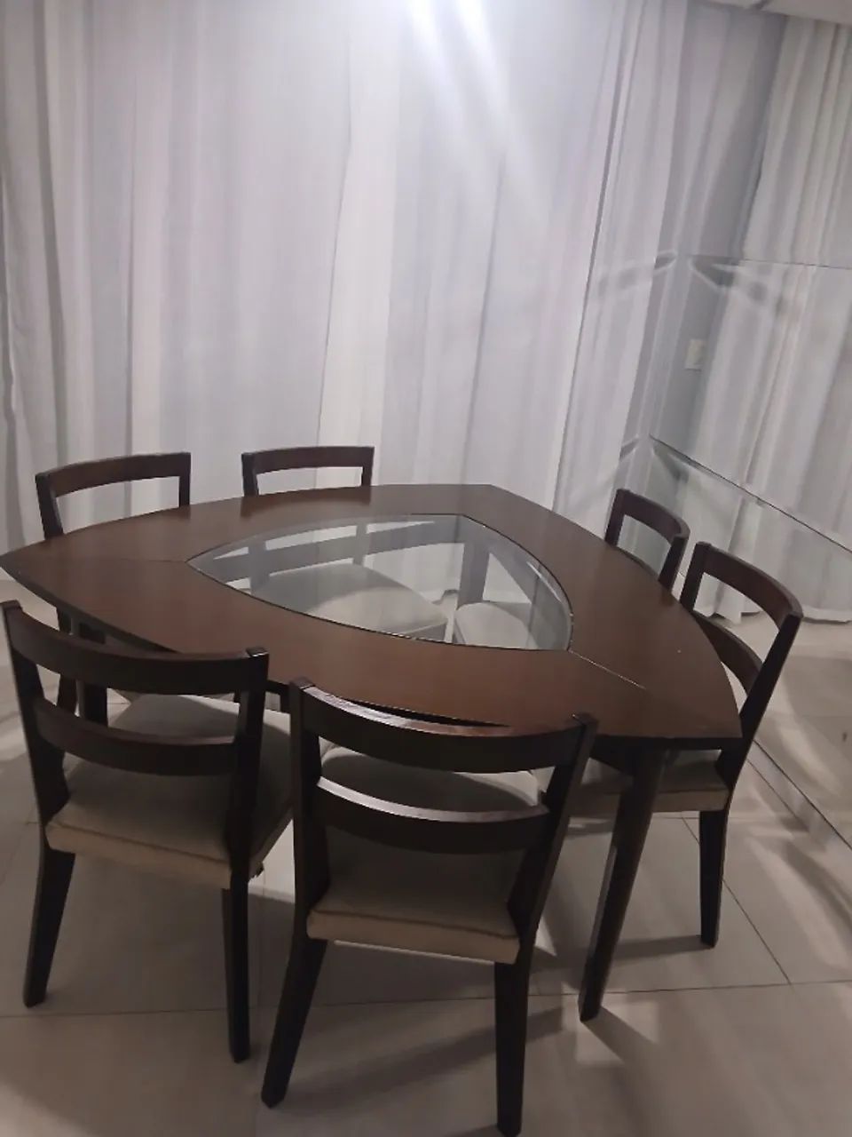 Mesa jantar triangular 