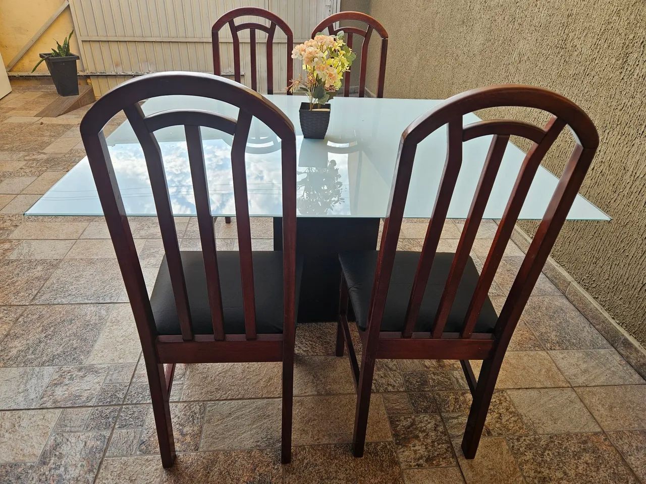 Mesa de vidro, com 4 cadeiras, Entrego também!! - Foto 5
