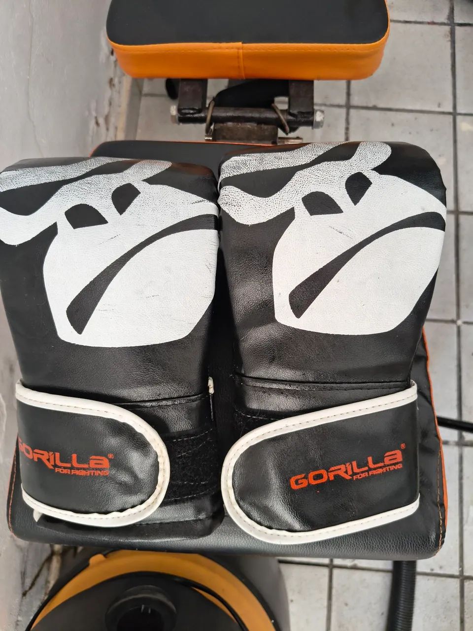 Vendo luva e saco de pancada Gorilaz 