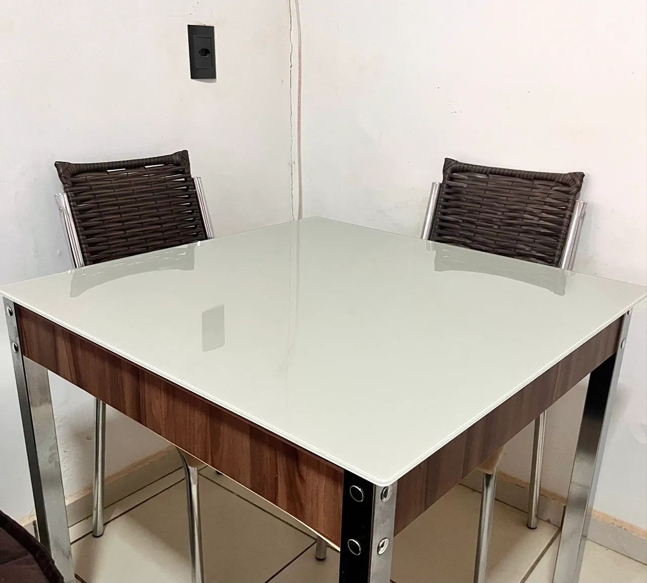 Mesa de jantar 4 lugares 