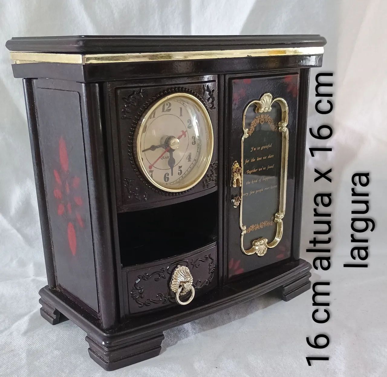 Caixa de música antiga para restauro.
