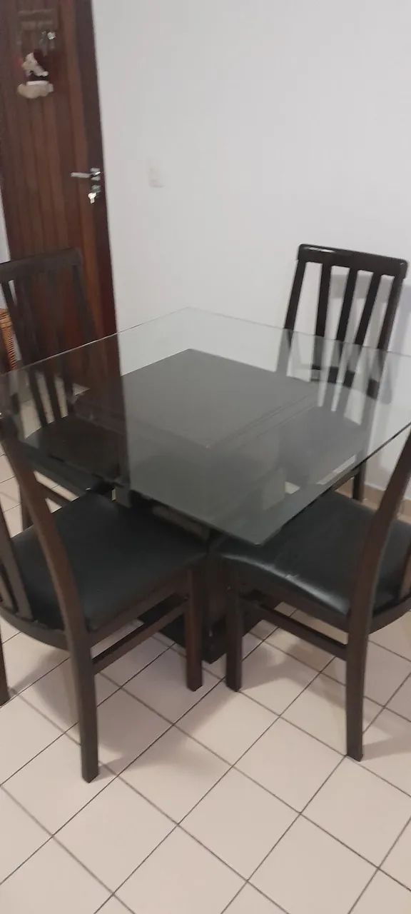 Mesa com 4 cadeiras 65568136293250121
