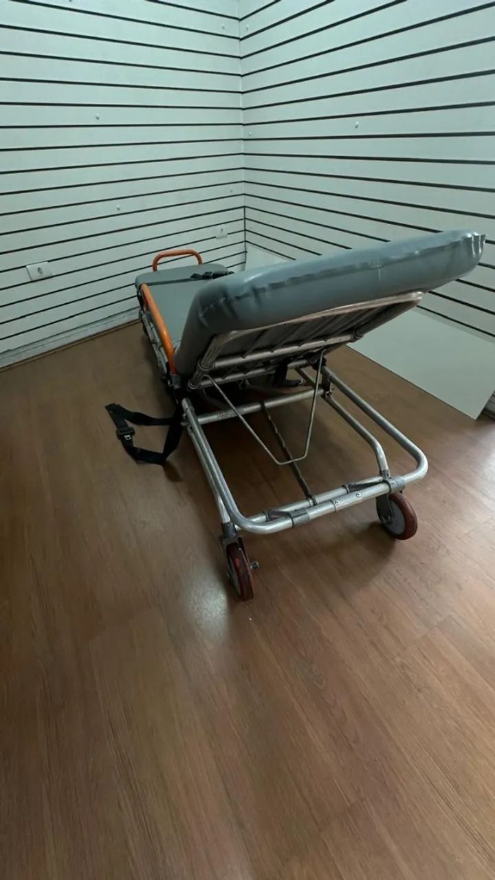 Maca de ambulância semi nova  - Foto 4