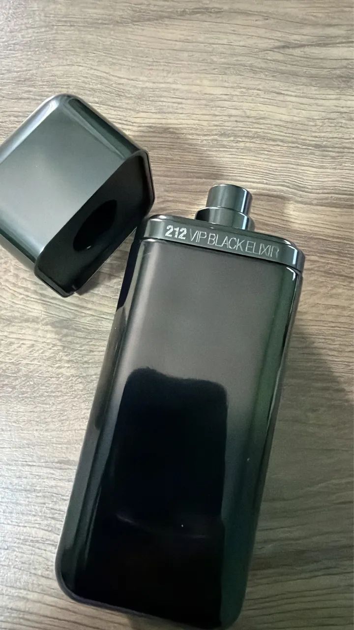 Perfume Carolina Herrera 212 Vip Black Elixir 100ml - Foto 5