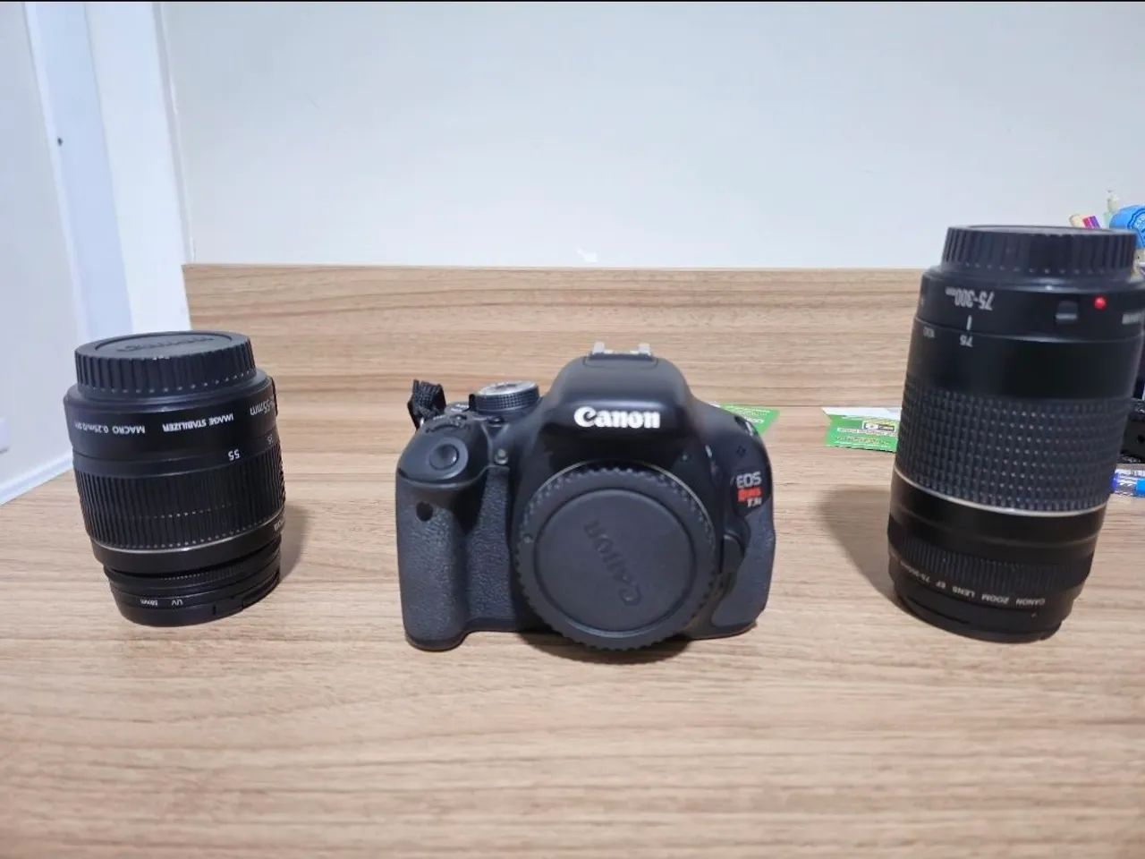 Camera T3i com 2 lentes 