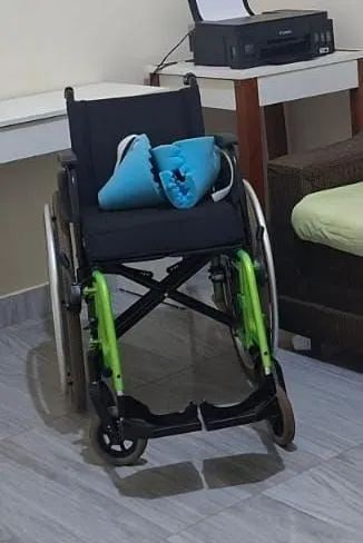 Venda de cadeira de rodas, cadeira de banho e cama hospitalar  elétrica  - Foto 4