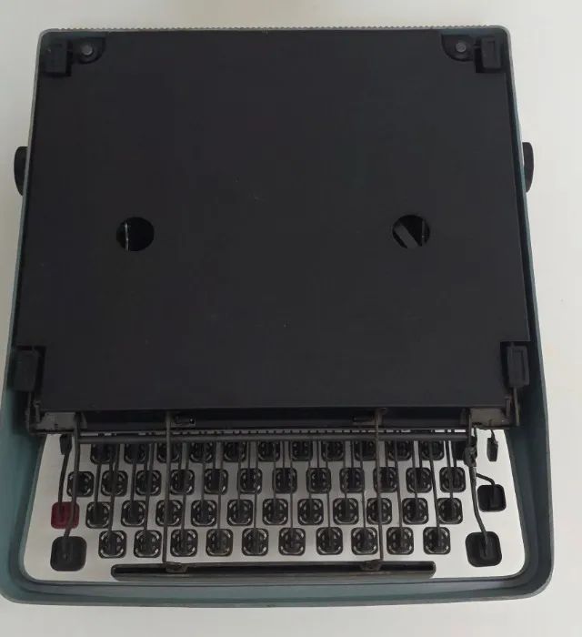 Olivetti Lettera 32 máquina de escrever - 1963- Alumínio verde, original, zerada - Foto 6