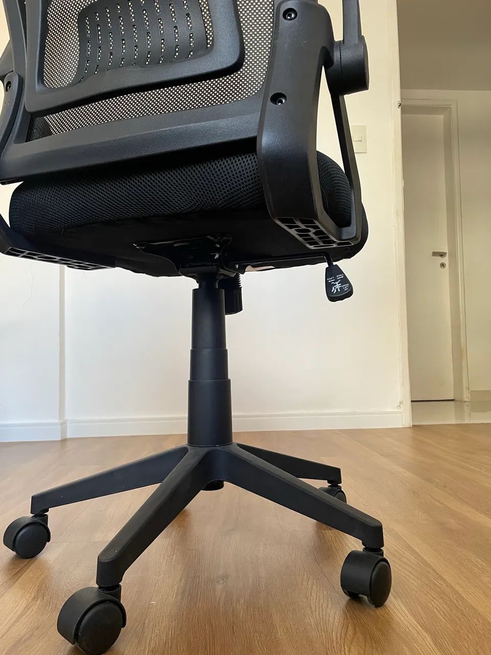 Cadeira de Escritório Diretor Malcom - Foto 3