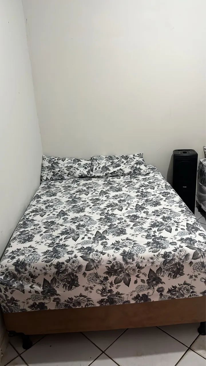 Vende-se cama box 