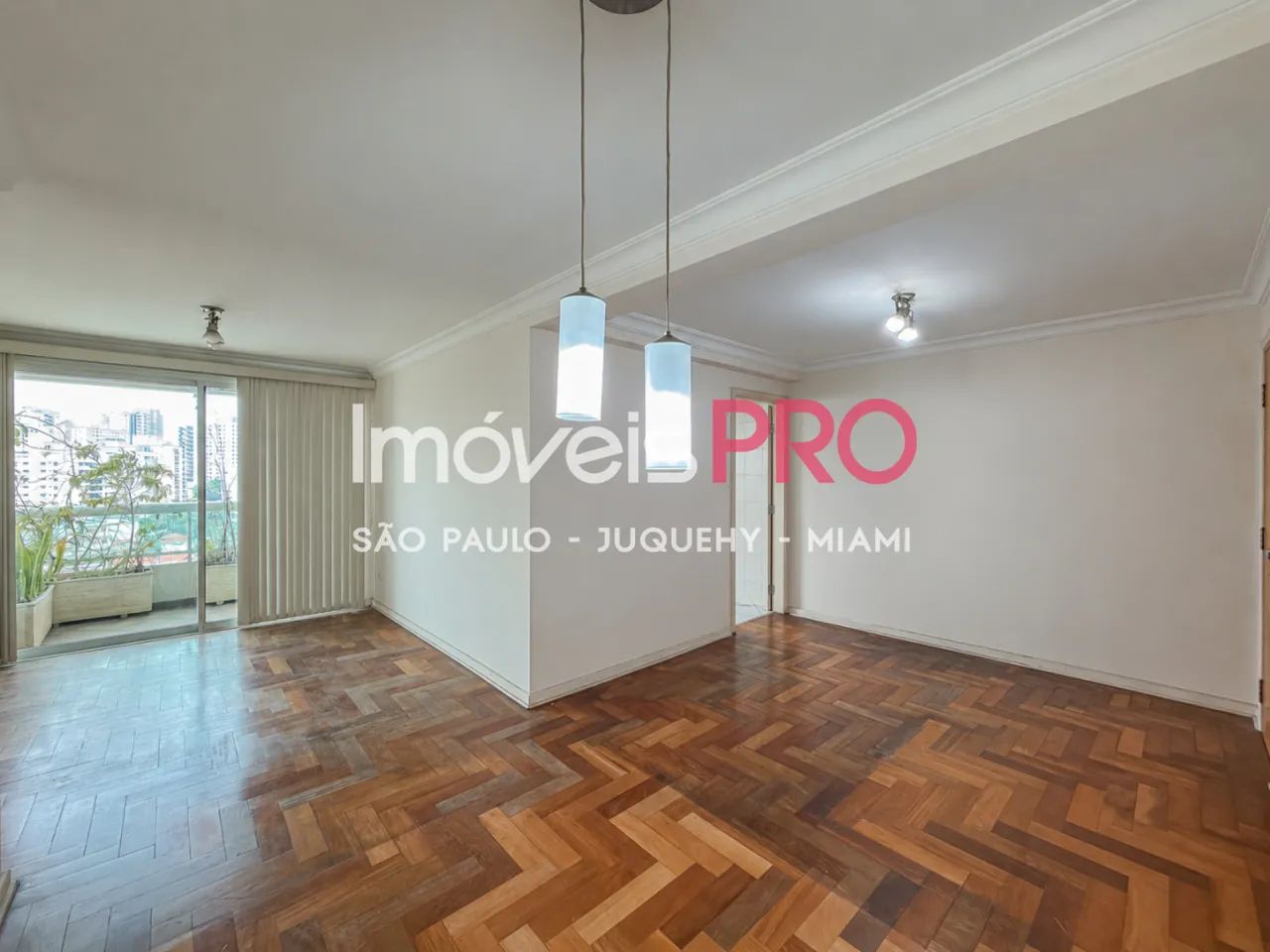 Apartamento Reformado com 75m², 2 dorm 01 suíte e 2 vagas