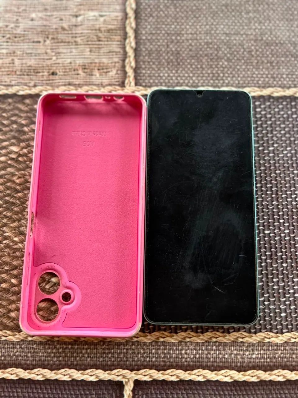 Vendo celular super conservado. Contato 31. *  - Foto 2
