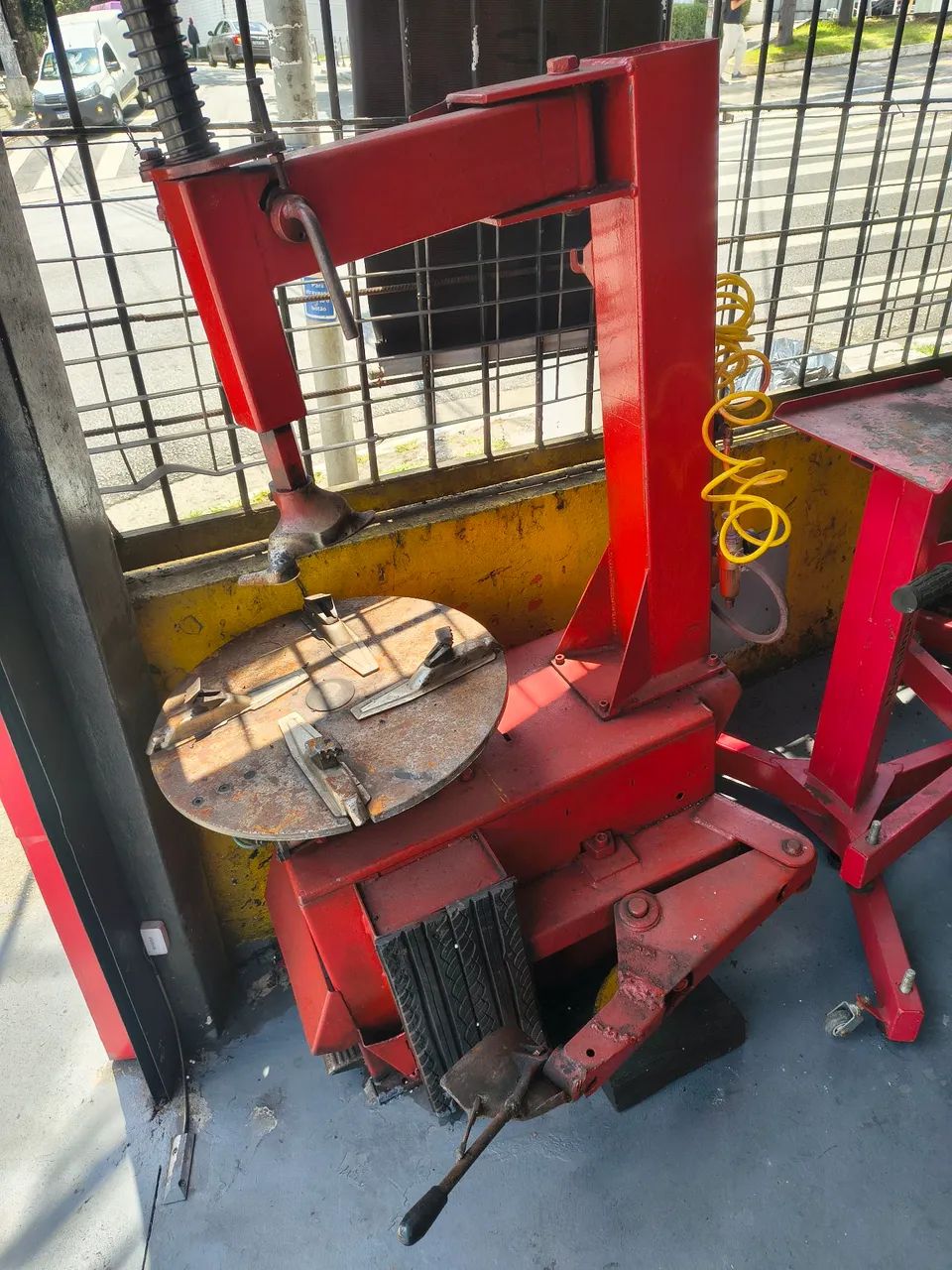 Máquina desmontar pneu
