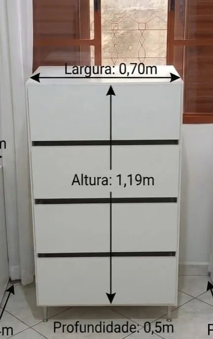 Cômoda com gavetas profundas