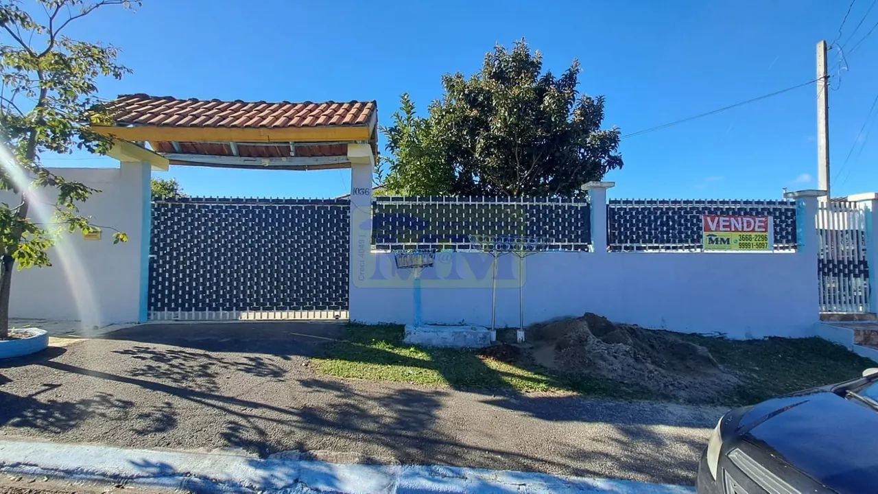 CASA COM AMPLO TERRENO NO CENTRO DE QUATRO BARRAS
