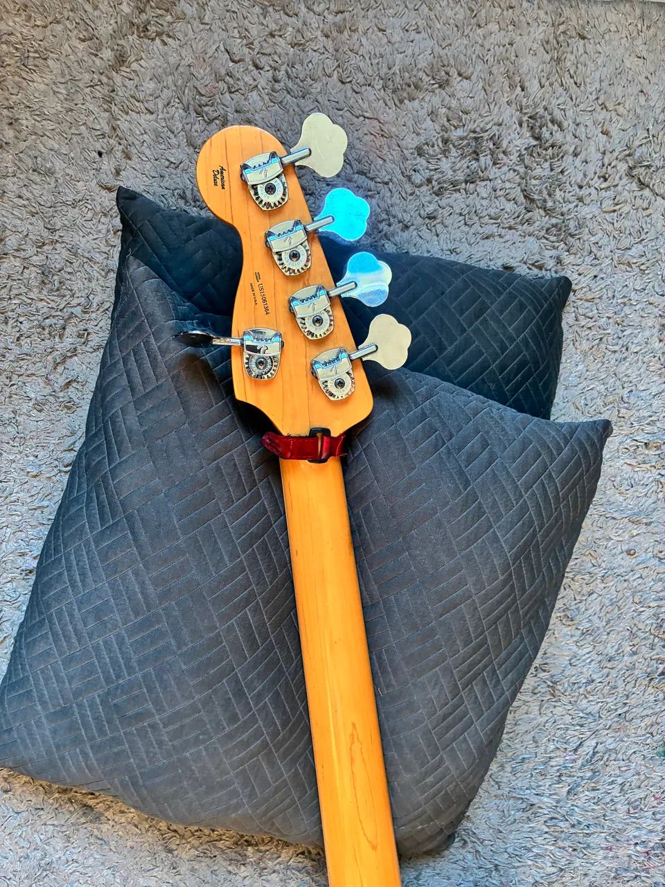 Contra baixo fender american deluxe 5 cordas  - Foto 6