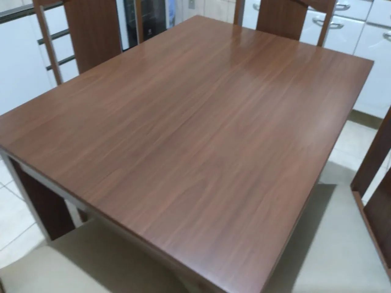 Vende se uma mesa com 4 cadeiras  - Foto 2