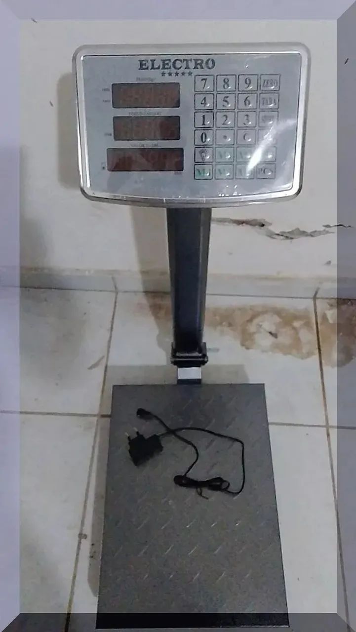Balança de plataforma com mastro digital até 200kg 30x40cm Nova - Foto 4