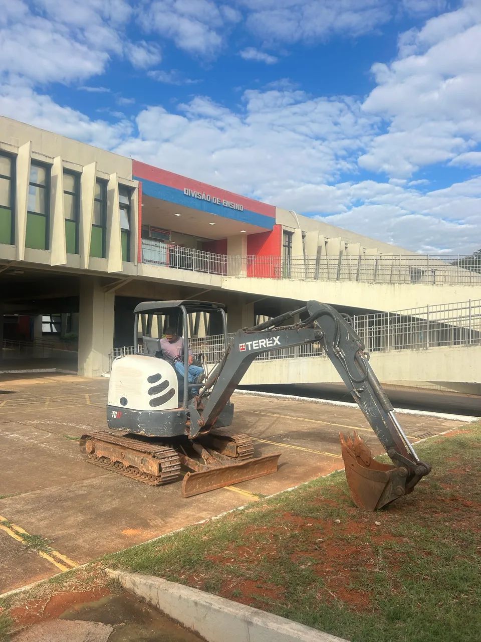 Mini escavadeira tc 37 - Foto 4