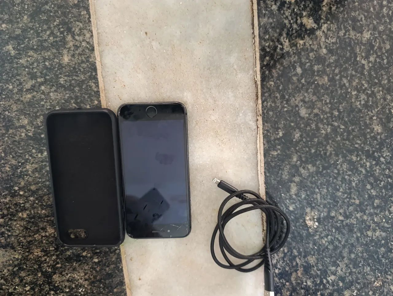 iPhone 8 usado +carregador + capinha  - Foto 2