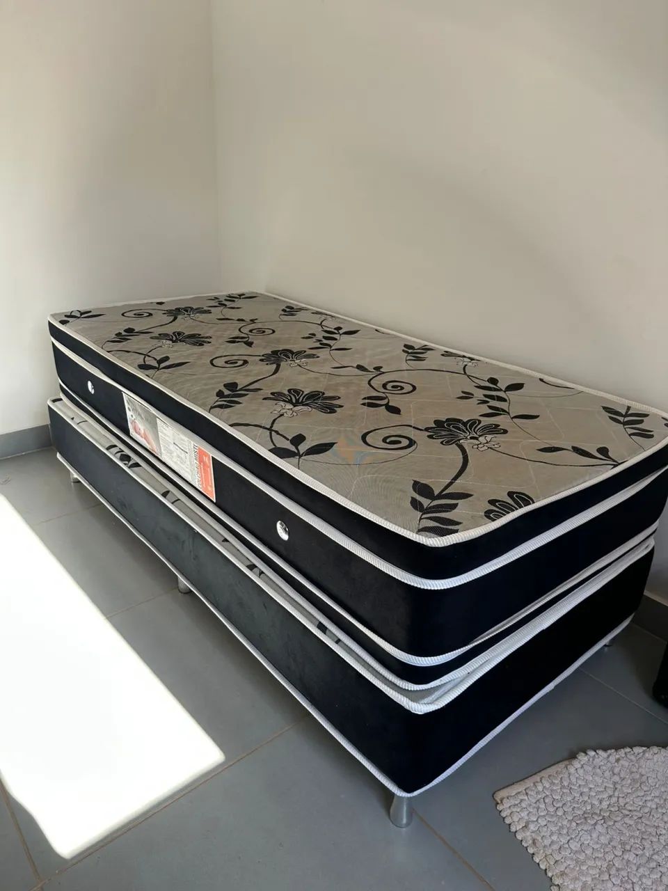 Cama box de massagem de solteiro