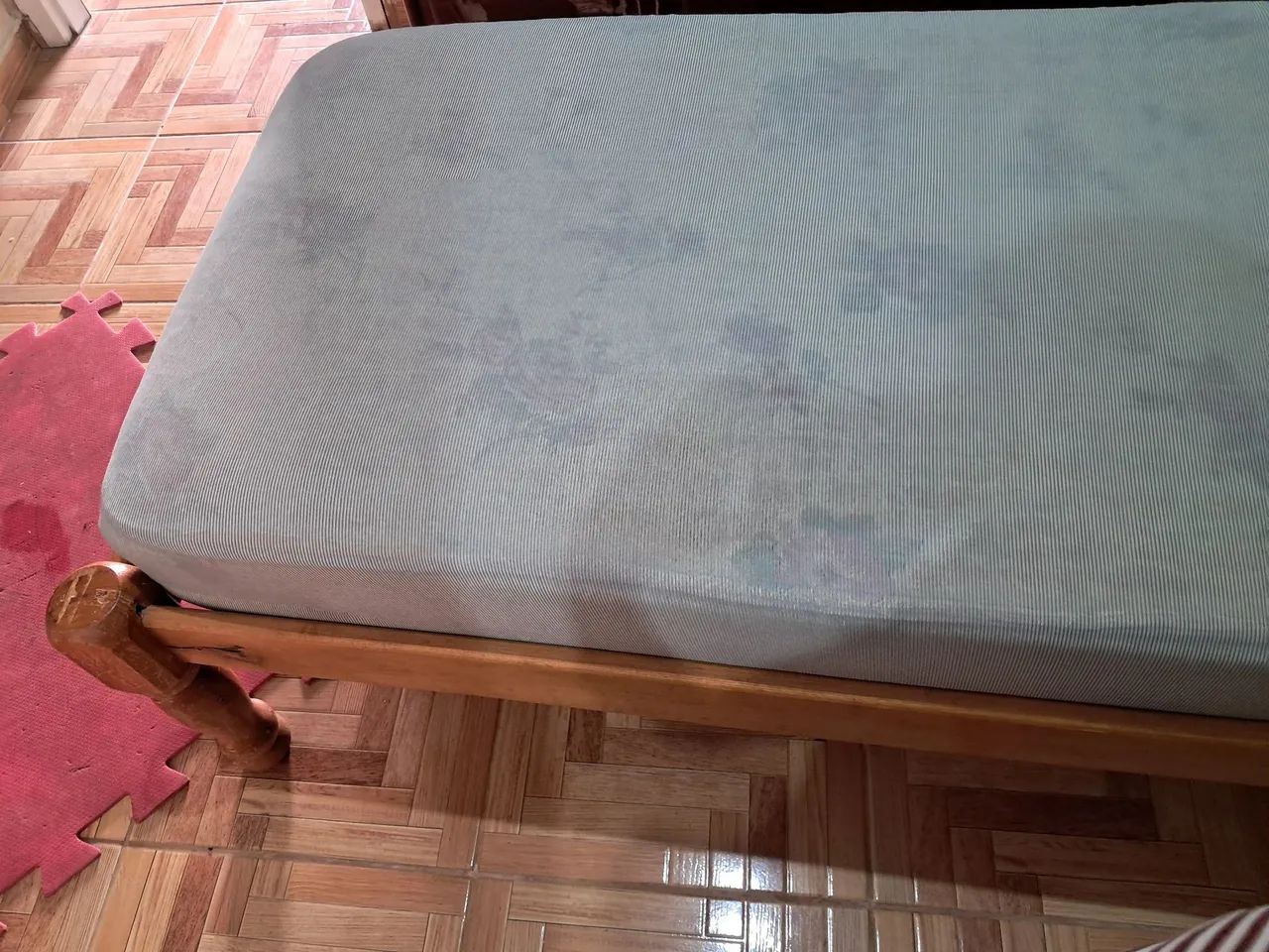 Cama de solteiro com colchão 