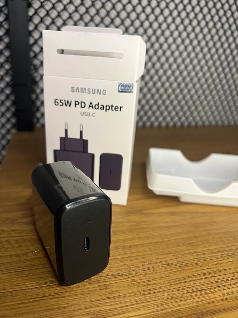 Fonte Carregador Turbo 65W USB-C Tipo C Rápido e Eficiente