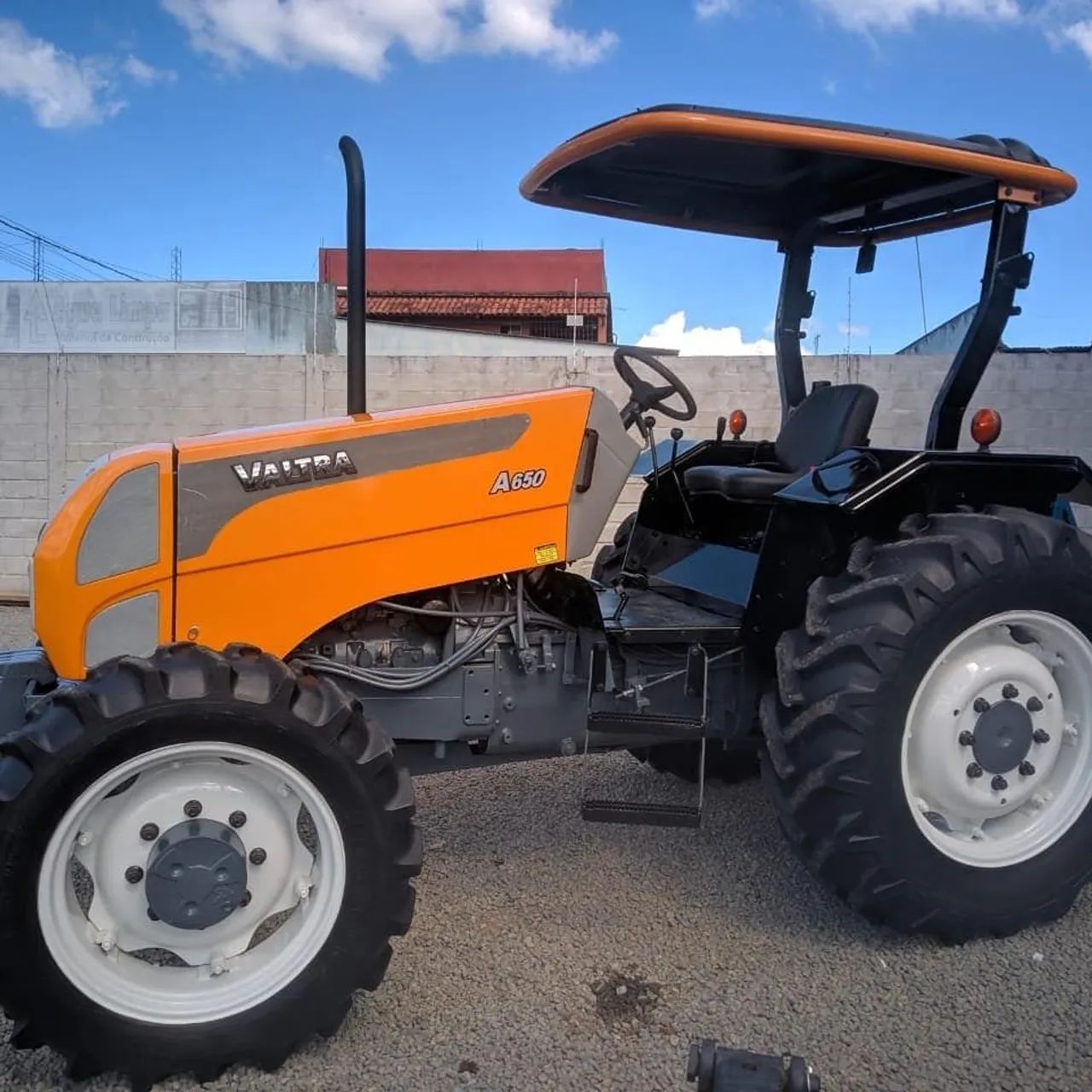 TRATOR VALTRA  - Foto 2